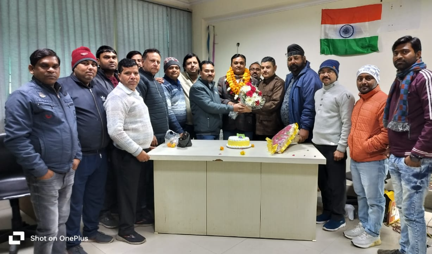 धूमधाम से मनाया वरिष्ठ पत्रकार लाखन सिंह सिकरवार का जन्मदिन