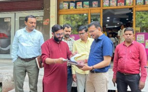 निजी स्कूल और प्राइवेट किताबों के गठजोड़ ,प्रशासनिक आदेश के बाद भी बिक्री जारी, मजिस्ट्रियल जांच की मांग